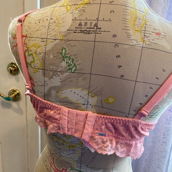 Like New Pink Victoria Secret Push Up Padded Bra - Picture 7 of 10